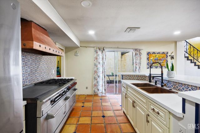 552 Pepper Drive, Bakersfield, CA 93307