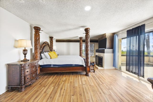 552 Pepper Drive, Bakersfield, CA 93307