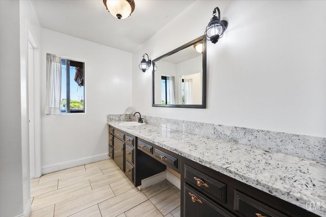 552 Pepper Drive, Bakersfield, CA 93307