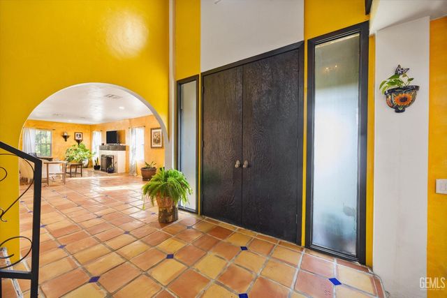 552 Pepper Drive, Bakersfield, CA 93307