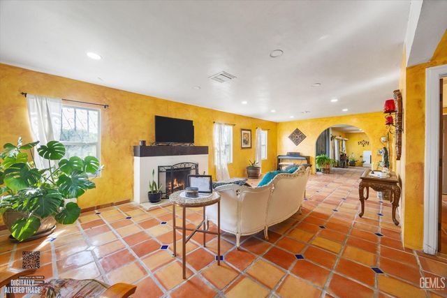 552 Pepper Drive, Bakersfield, CA 93307