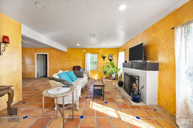552 Pepper Drive, Bakersfield, CA 93307