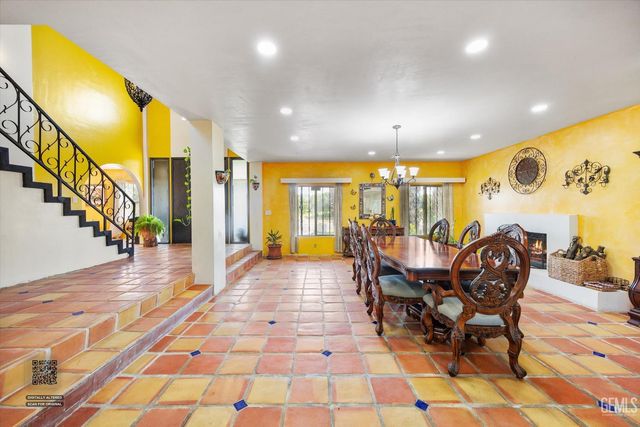 552 Pepper Drive, Bakersfield, CA 93307