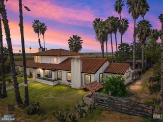 552 Pepper Drive, Bakersfield, CA 93307