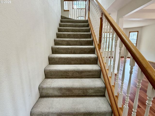 12289 Sw HOLLOW Ln, Portland, OR 97223