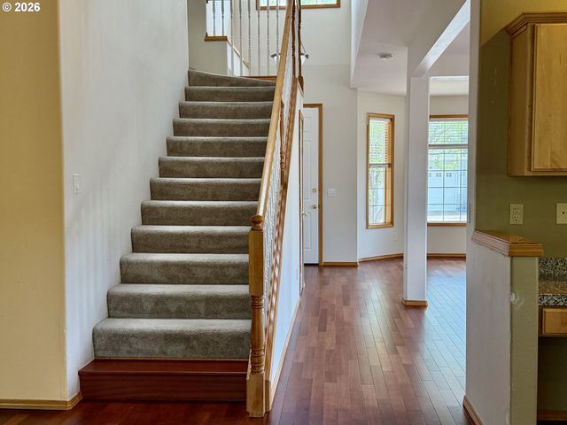 12289 Sw HOLLOW Ln, Portland, OR 97223