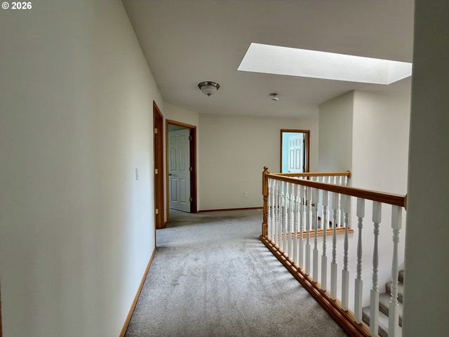12289 Sw HOLLOW Ln, Portland, OR 97223