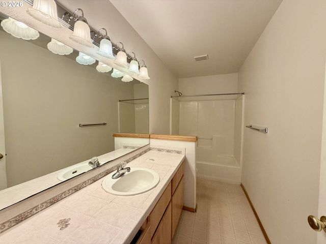 12289 Sw HOLLOW Ln, Portland, OR 97223