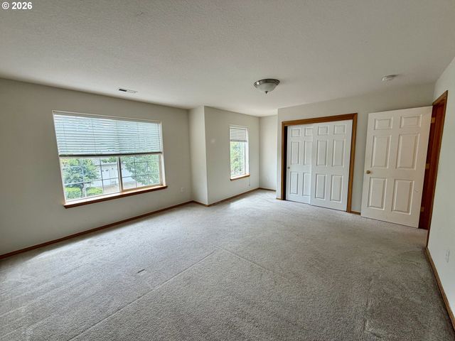 12289 Sw HOLLOW Ln, Portland, OR 97223