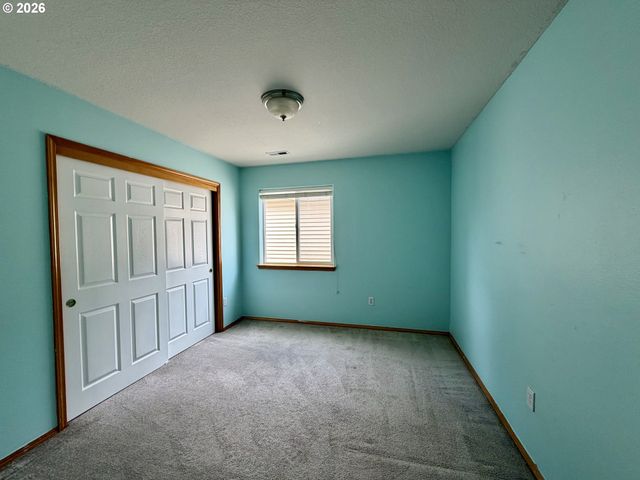 12289 Sw HOLLOW Ln, Portland, OR 97223
