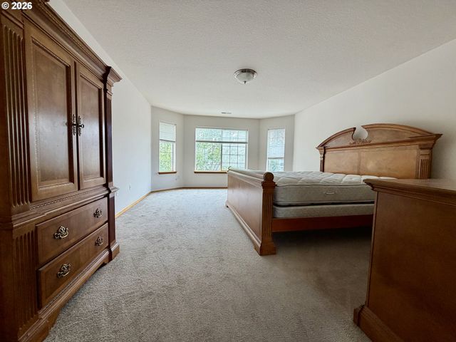 12289 Sw HOLLOW Ln, Portland, OR 97223
