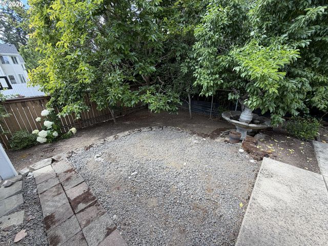 12289 Sw HOLLOW Ln, Portland, OR 97223