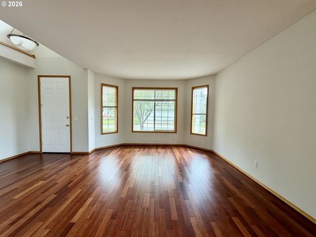 12289 Sw HOLLOW Ln, Portland, OR 97223