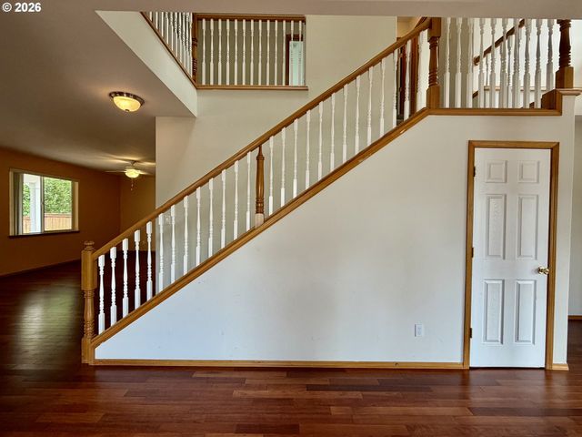 12289 Sw HOLLOW Ln, Portland, OR 97223