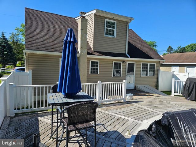 1420 E HARMONY ST, Coatesville, PA 19320