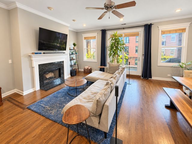 2052 W BELMONT Avenue 3, Chicago, IL 60618