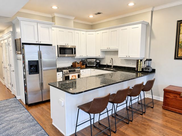 2052 W BELMONT Avenue 3, Chicago, IL 60618