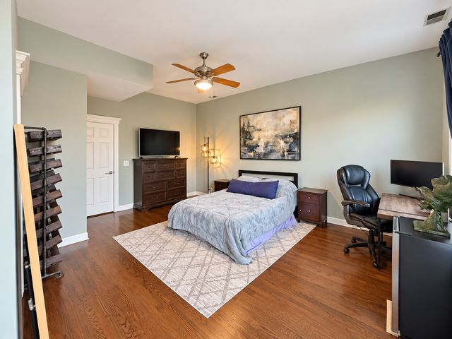 2052 W BELMONT Avenue 3, Chicago, IL 60618
