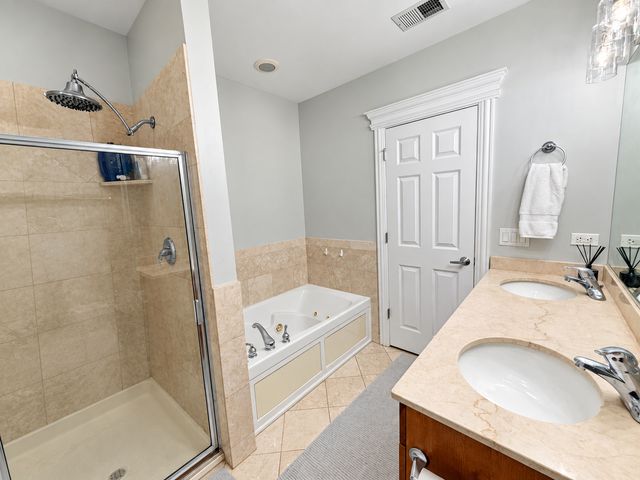 2052 W BELMONT Avenue 3, Chicago, IL 60618