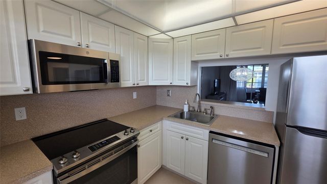 4851 NW 26TH Court 437, Lauderdale Lakes, FL 33313