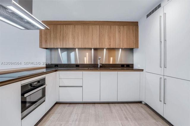 1000 Brickell Plaza 2304, Miami, FL 33131