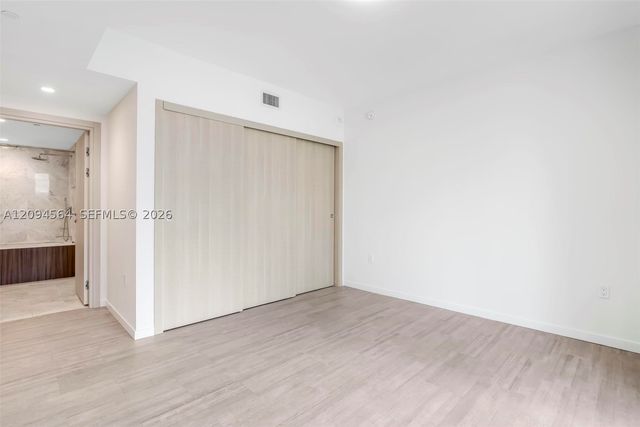 1000 Brickell Plaza 2304, Miami, FL 33131