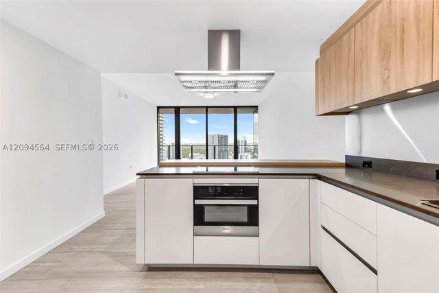 1000 Brickell Plaza 2304, Miami, FL 33131