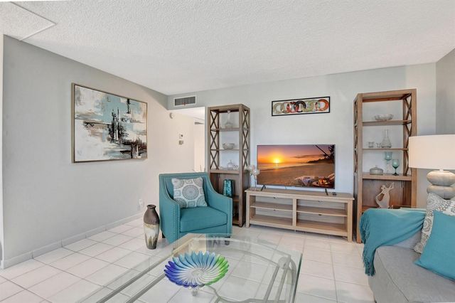 204 Burgundy E 204, Delray Beach, FL 33484