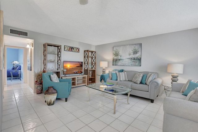 204 Burgundy E 204, Delray Beach, FL 33484