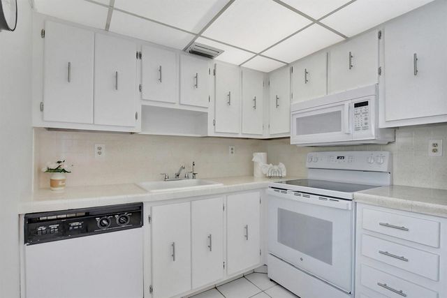 204 Burgundy E 204, Delray Beach, FL 33484
