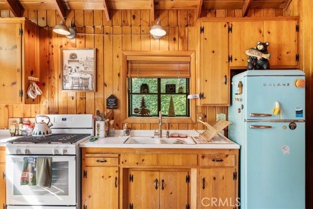 697 Mormon Springs, Crestline, CA 92325