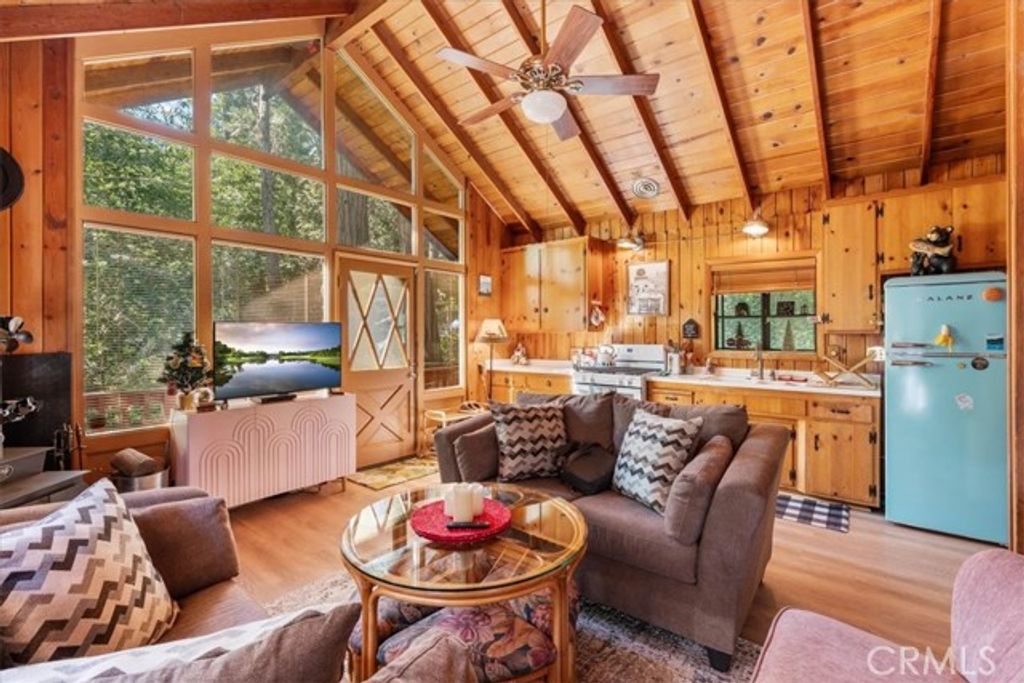 697 Mormon Springs, Crestline, CA 92325