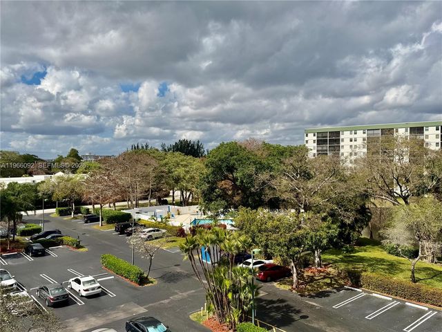 2334 S Cypress Bend Dr 505, Pompano Beach, FL 33069