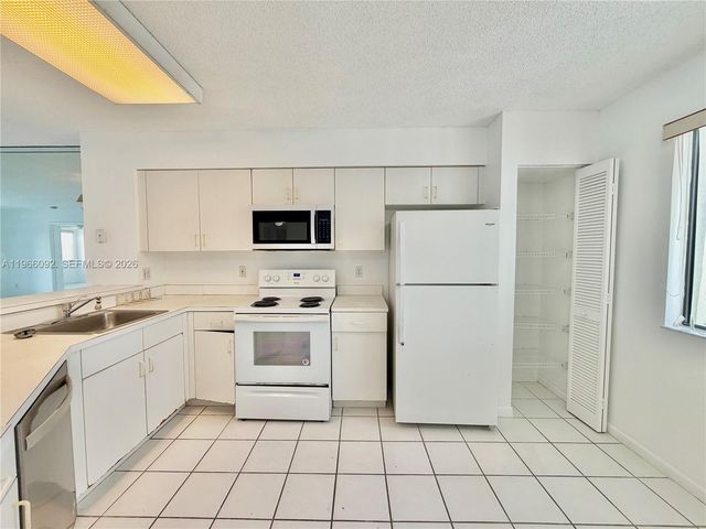 2334 S Cypress Bend Dr 505, Pompano Beach, FL 33069