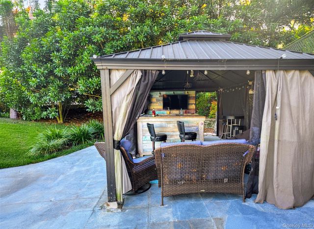 230 Eastport Manor Road, Manorville, NY 11949