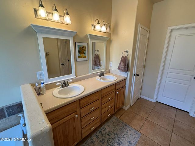 3595 Lucky Lindy Lane, Las Cruces, NM 88007