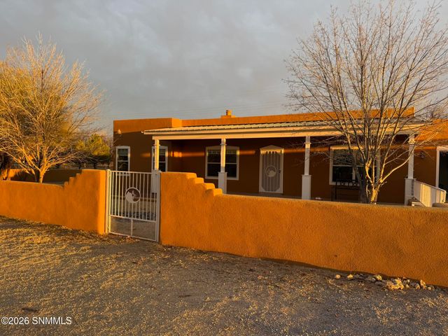 3595 Lucky Lindy Lane, Las Cruces, NM 88007