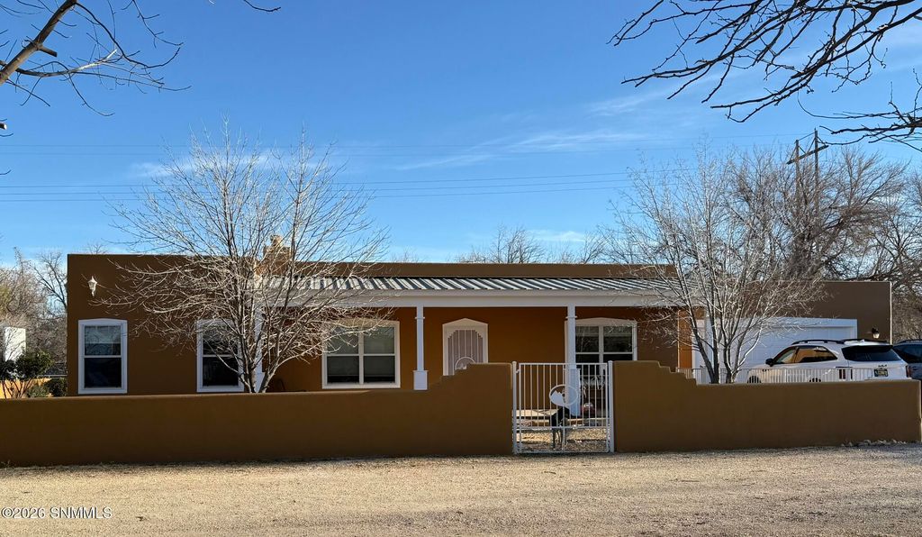 3595 Lucky Lindy Lane, Las Cruces, NM 88007