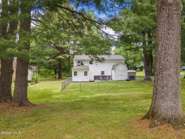 247 Pinewood Drive, Guilderland, NY 12303