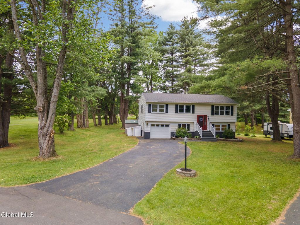 247 Pinewood Drive, Guilderland, NY 12303