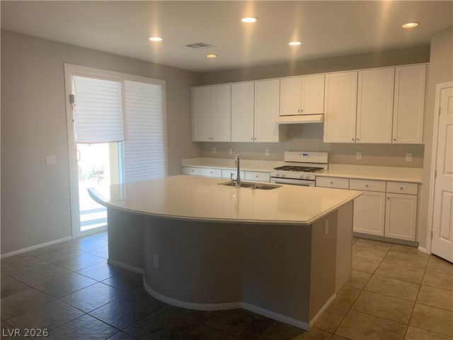 9284 Valley Betica Avenue, Las Vegas, NV 89148