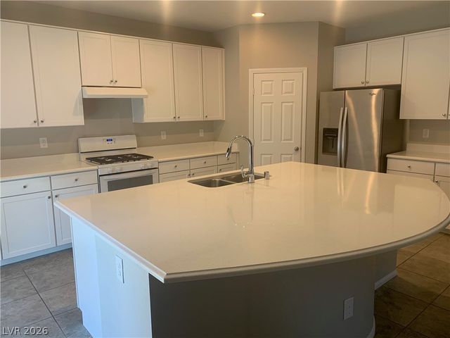 9284 Valley Betica Avenue, Las Vegas, NV 89148