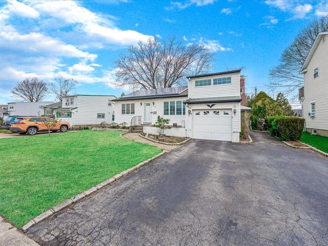42 Elliot Drive, Hicksville, NY 11801