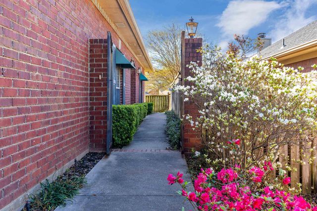 306 HAMPTON CT, Longview, TX 75605