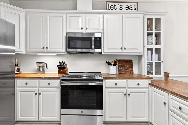 306 HAMPTON CT, Longview, TX 75605