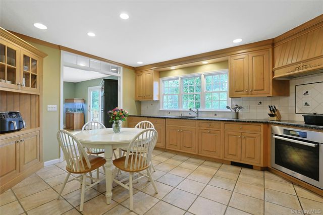 11 Kitchel Road, Mount Kisco, NY 10549