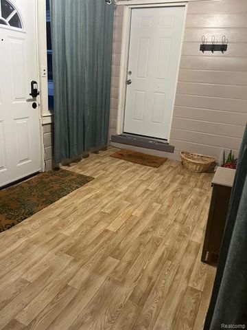 23050 Norfolk Street, Detroit, MI 48219