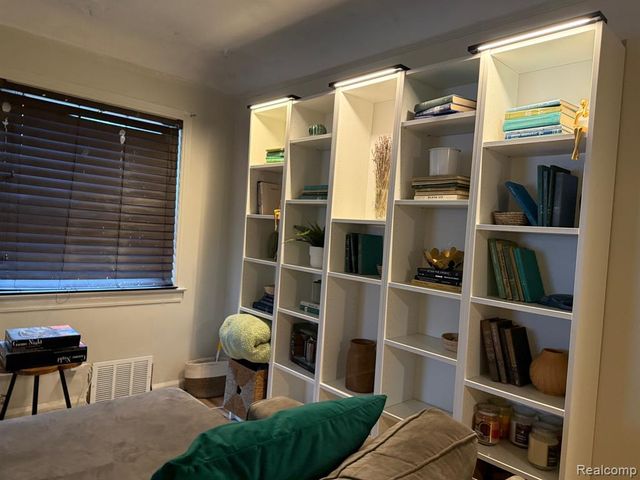 23050 Norfolk Street, Detroit, MI 48219