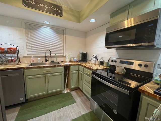 23050 Norfolk Street, Detroit, MI 48219