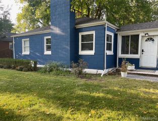 23050 Norfolk Street, Detroit, MI 48219